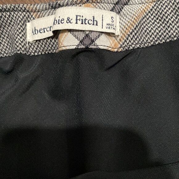 A&F Plaid Open Slit Mini Skirt - Picture 3 of 6